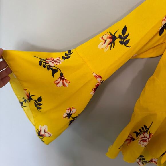 Stella Tweed Yellow Floral Plunging Neckline Top Bell Sleeves Womens Size Medium - Picture 3 of 8